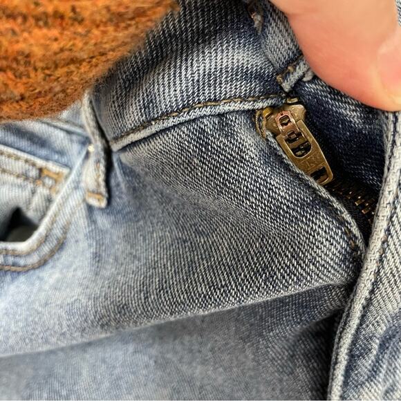 Pacsun Medium Wash High Rise Mom Jeans Womens 28 Short Distressed Blue Denim - Picture 8 of 12